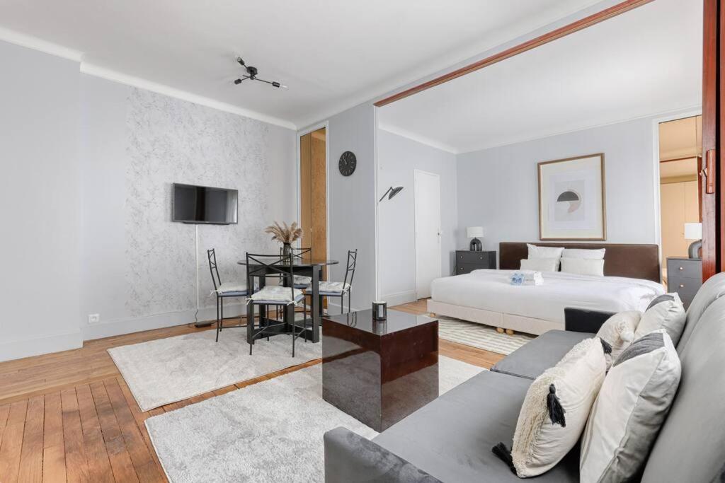 Matignon Saint-honore : Magnifique 1br Appartement Parijs